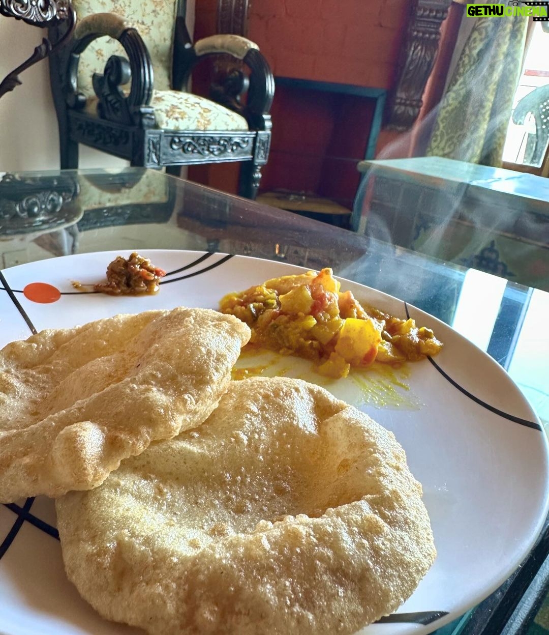 Bhuvan Bam - 1.9 Million Likes - Day 1 dump! ☀️
1. Dinner puppy ready
2. Sunrise from my window
3. Aloo Puri for breakfast
4. Red Moon Night
5. How I want to be
6. What I want to do
#NewYear #Hills