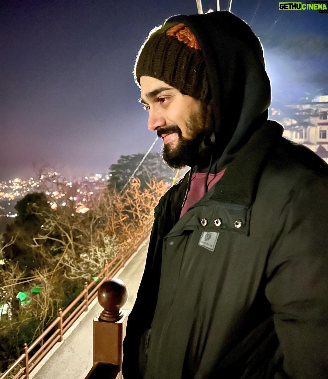 Bhuvan Bam - 1.9 Million Likes - Day 1 dump! ☀️
1. Dinner puppy ready
2. Sunrise from my window
3. Aloo Puri for breakfast
4. Red Moon Night
5. How I want to be
6. What I want to do
#NewYear #Hills