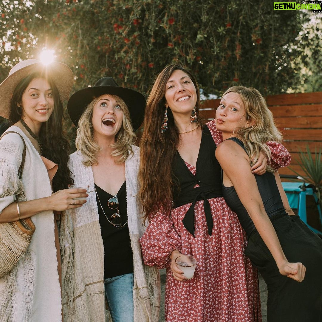 Bianca Roe Instagram - Time to Dance.. let your hair down.. and dance I say, dance! Saturday May 21st, 2-8 pm @stormymondaygoods on the turntables. 📷 @nothinmyst Ojai, California