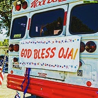 Bianca Roe Instagram - We’re missing our small town parade this year, a time of community gathering, inclusion and celebration. We send everyone our love until we meet again, stay safe and healthy 💙 @inthefieldojai