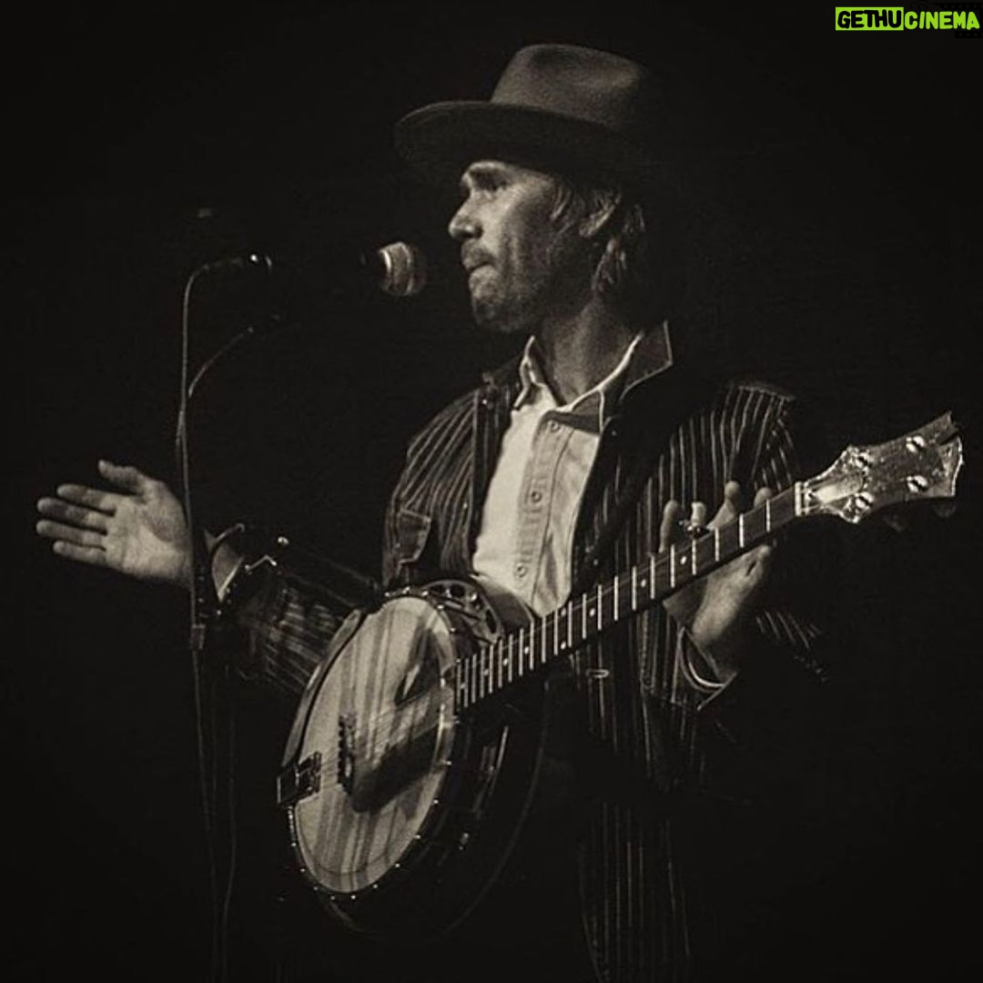 Bianca Roe Instagram - It’s Official! @williewatsongs will be headlining Saturday Nov 23rd, 5 year anniversary @inthefieldojai join us celebrate! In the Field, Ojai
