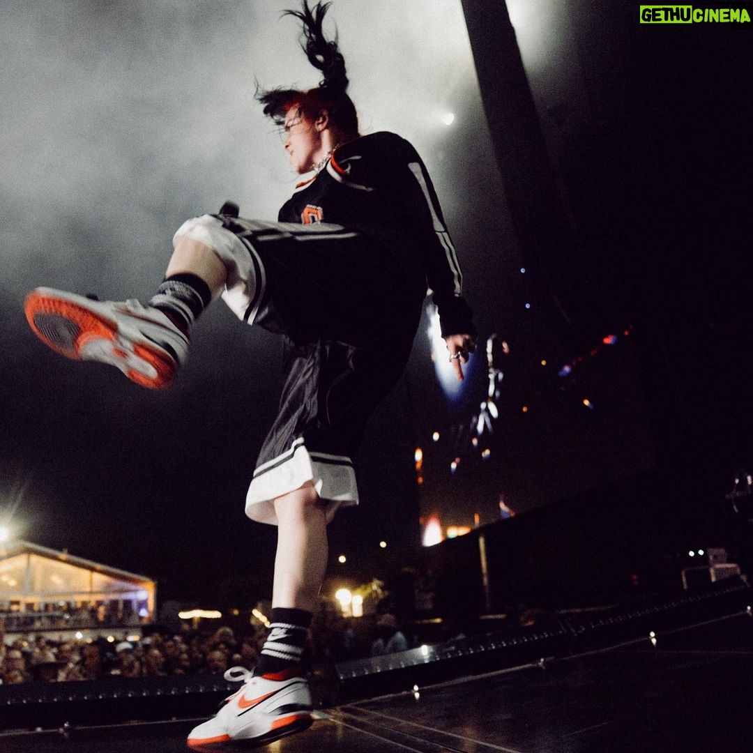 Billie Eilish Instagram - lollaβ€οΈβπ₯β€οΈβπ₯β€οΈβπ₯β€οΈβπ₯β€οΈβπ₯β€οΈβπ₯β€οΈβπ₯ Chicago, Illinois