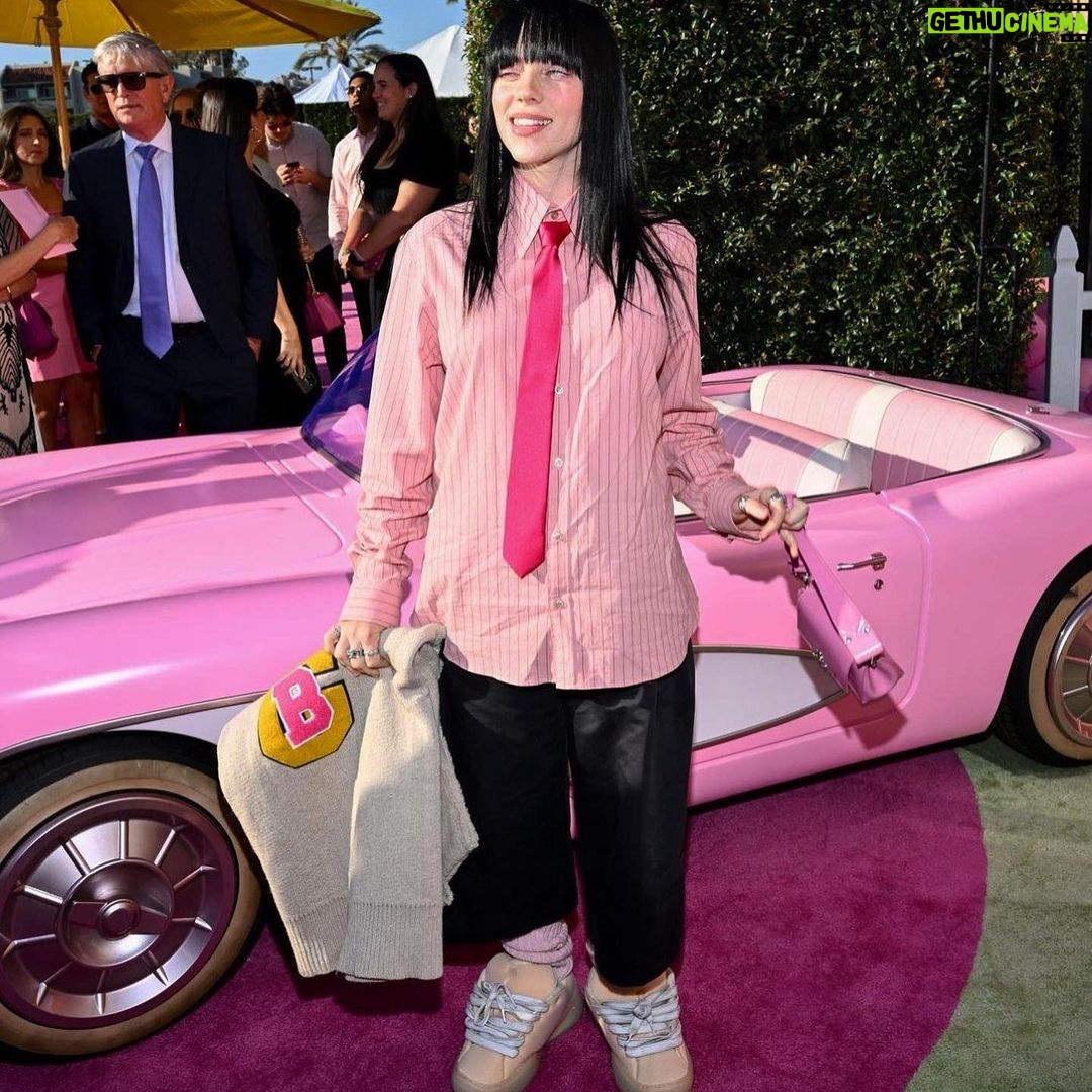 Billie Eilish Instagram - 💓🩷🎀💕💖🌷💗💞👛🫀🙈🙈🙈🥳🥳🥳🥳🥳