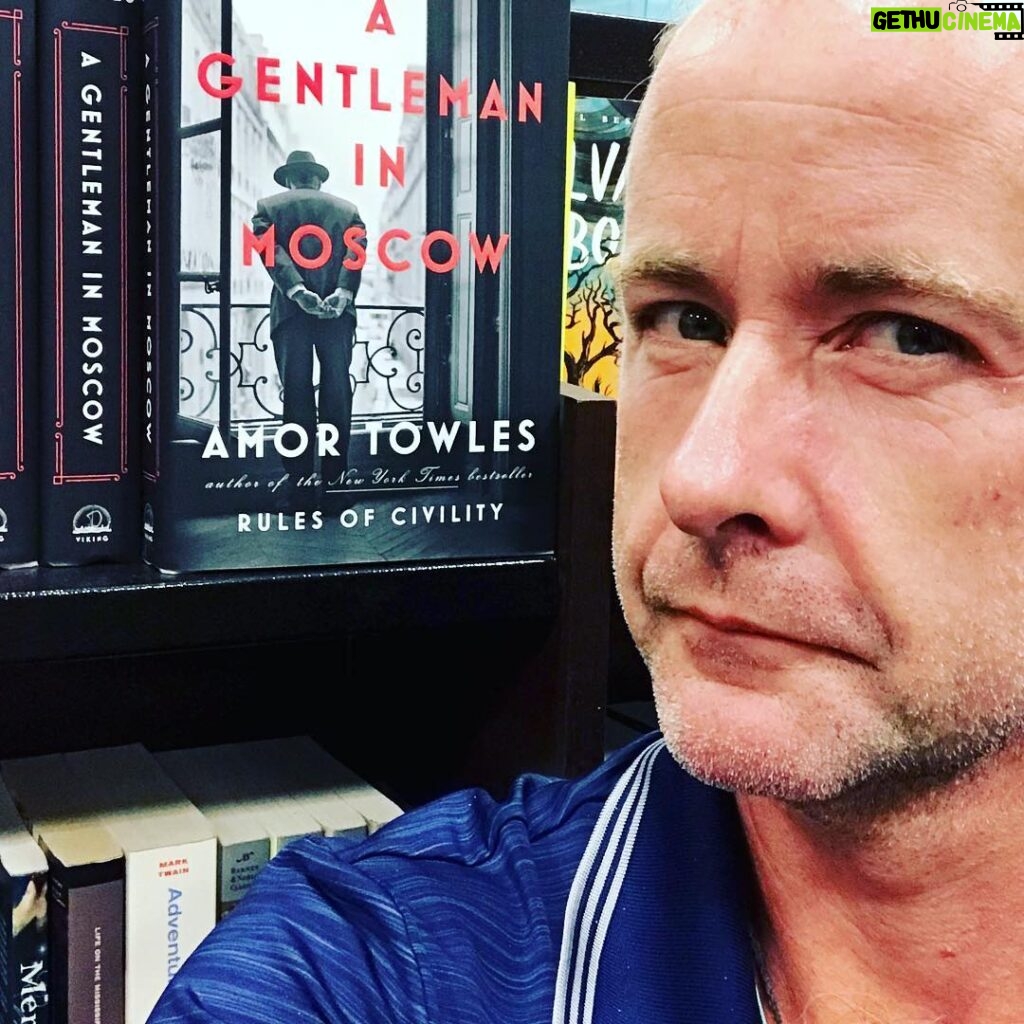 Billy Boyd Instagram - I like book stores. I’ve always liked bookstores. It makes me sad there are less and less of them. Having some time to kill and finding a great book store is one of life’s joys. I hope that never disappears. #bookstore #barnesandnoble #loscruces