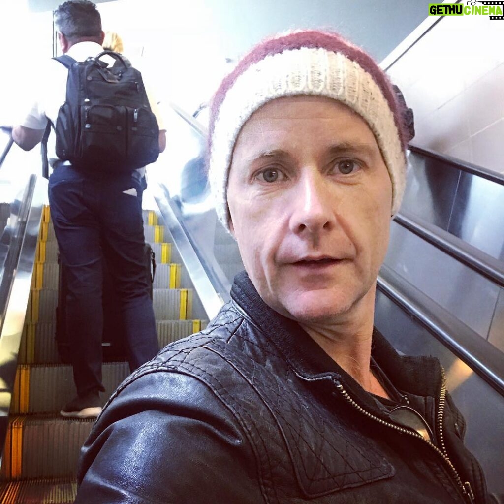 Billy Boyd Instagram - I have arrived in Philadelphia! And they have moving stairs. See you @wizardworld . IM EXCITED! you? #wizardworldphilly #wizardworld #wizardworldphl #movingstairs #imhungry