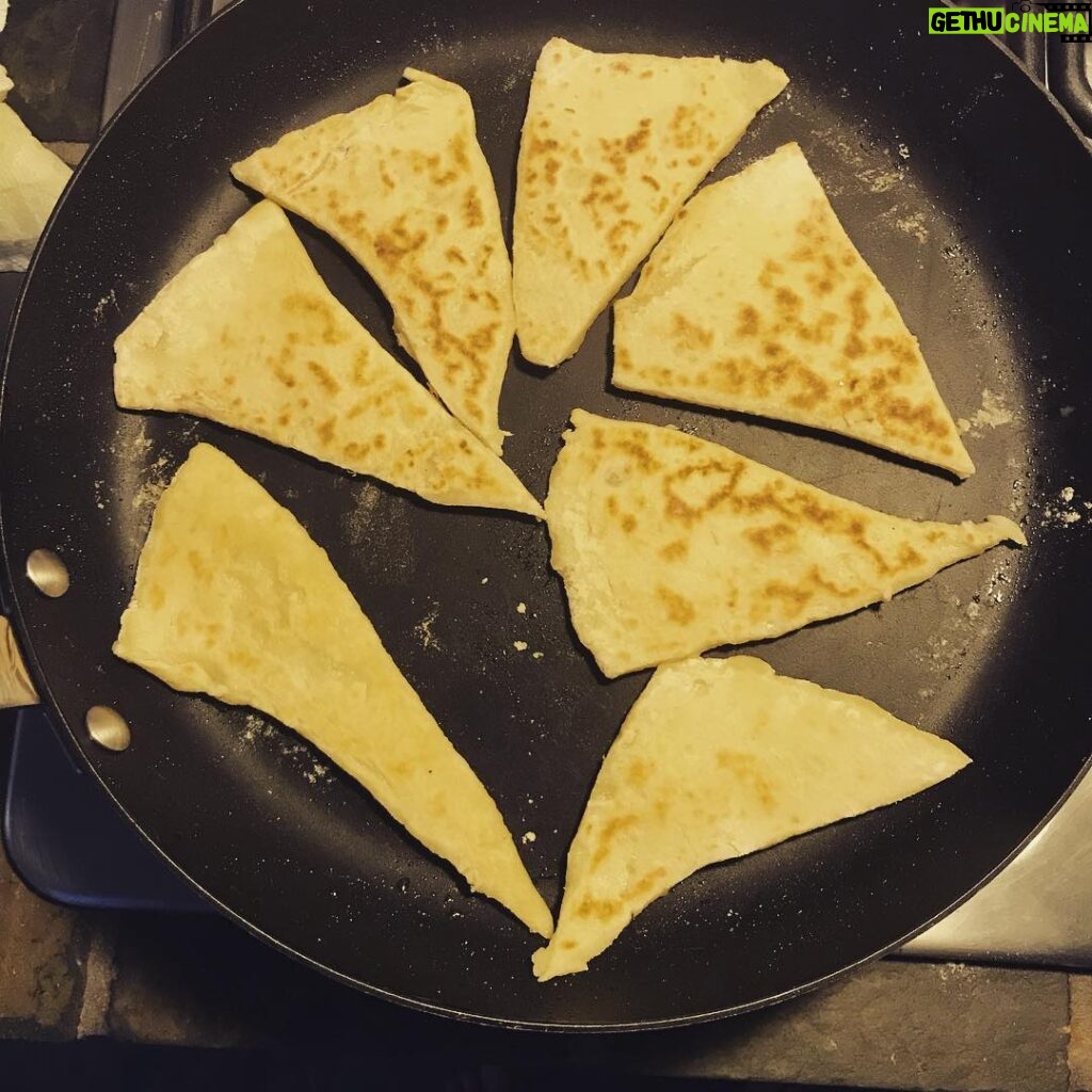 Billy Boyd Instagram - Potato scones? Delicious Scottish breakfast thing. Anyone had them? Tasty. Very, very tasty! I’m slightly disappointed in my triangles though. I was going for isosceles but something went wrong. #pythagoraswouldnotbepleased #dippedinegg #tottiescone