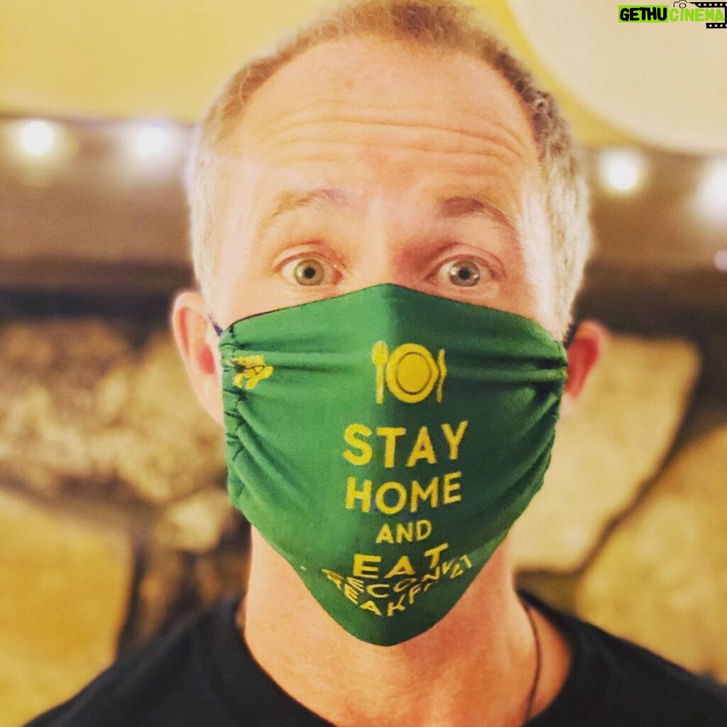 Billy Boyd Instagram - Happy 4th of July! It comes in pints! Not really, to be honest, it comes in the mail. Any way it supports @TheActorsFund! Pick up a face mask from @LegionMOfficial, 100% of their net proceeds are donated to help aid our fellow entertainment workers in need: https://shop.legionm.com/collections/face-masks have a great day and don’t forget your mask. #wearamask #4thofjuly #itcomesinpints #staysafe #inthistogether