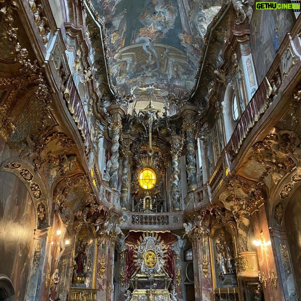 Billy Boyd Instagram - Wow! Incredible churches in Munich. X