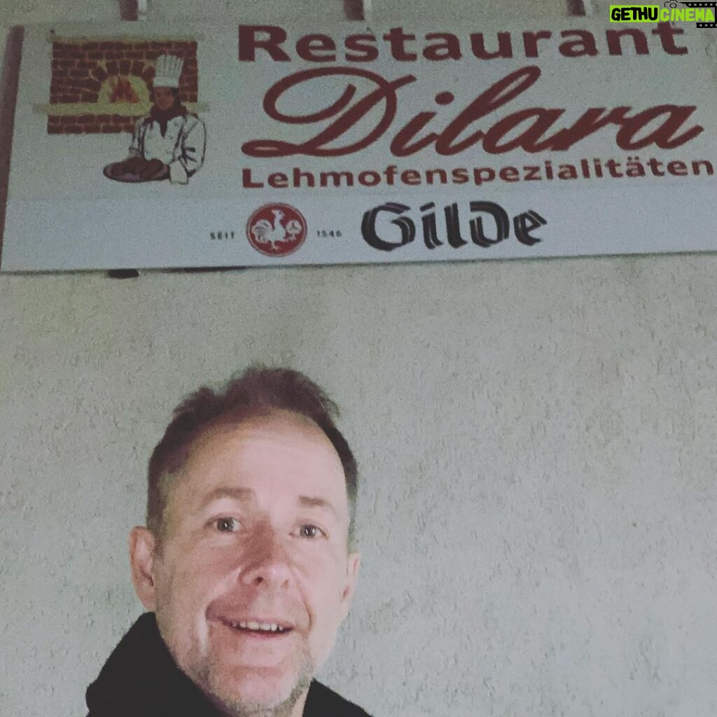 Billy Boyd Instagram - Fantastic Turkish meal in Hannover, great food and wonderful company. See you tomorrow at Theater am Aegi. BB x