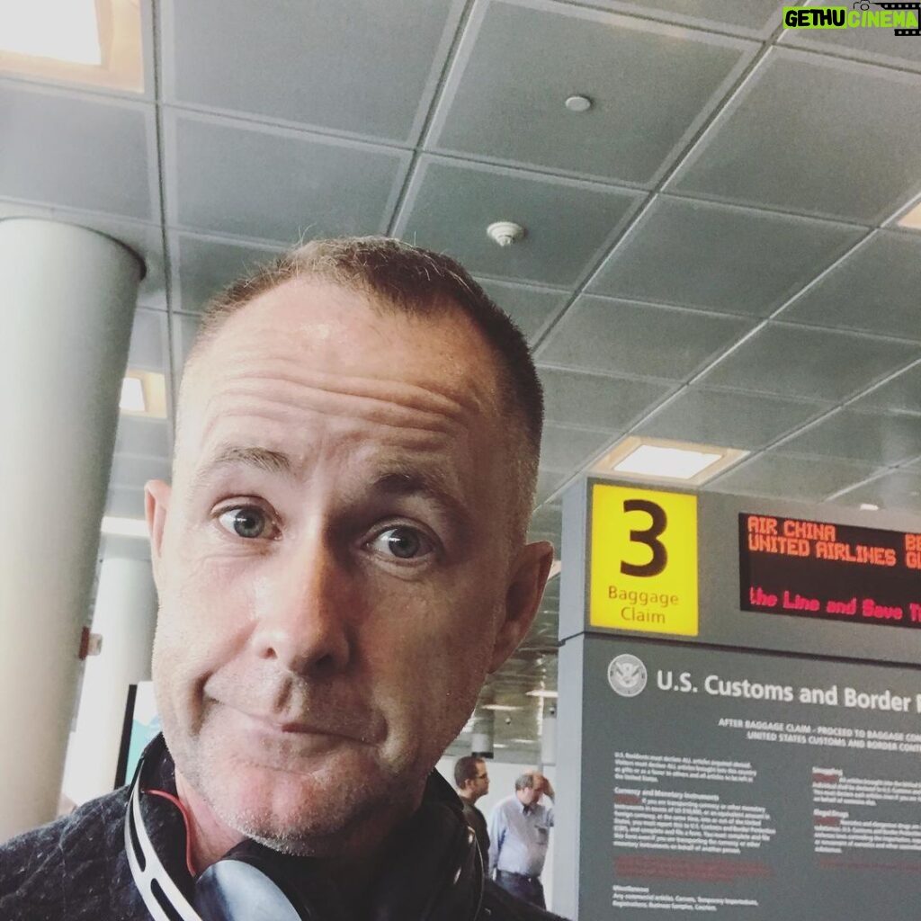 Billy Boyd Instagram - Heading through NY, but just in transit to my bed! Coming back next weekend though for @newyorkcomiccon . You coming? Looks like it’s going to be a fantastic time. See you there. #nycc19 #intransit #nyc