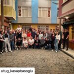 Birol Güven Instagram – #Repost @altug_kasapbasoglu with @make_repost
・・・
@seksenler ❤️ dizimizin 10.cu sezon çekimleri bugün itibariyle bitti. Sürçülisan ettiysek affola.. 🙏 Yeni yayın döneminde tekrar görüşmek üzere.  Lay la la lay lay lom.. 😘