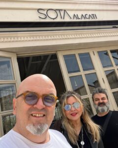 Birol Güven Instagram - Alaçatı Sota’dayız muhteşem bir restoran ve muhteşem bir otel @vientoalacati @sotaalacati Viento Alaçatı Hotel
