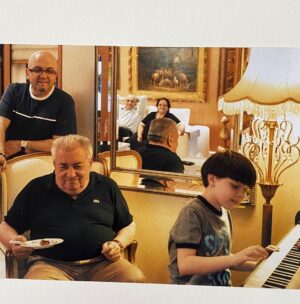 Birol Güven Instagram - Babalar Günü Kutlu Olsun ❤️ @burcuguven2 @cemguvencomposer @oykuguvennn