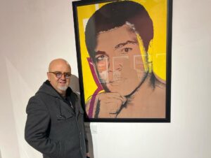 Birol Güven Instagram - Dünyanın en sıradışı sanatçısı #andywarhol dünyanın en güzel şehri İstanbul’da🥫Teşekkürler Lale Müzesi 🙏 @lalemuzesi  @cenkdagci.official