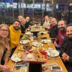 Birol Güven Instagram - #iyiyemeginayaginagidilir dedik, en iyisine geldik. @kuymakadam inanışmaz bir lezzet. Hiç üşenmeyin Üsküdar’da. Temel Reis Akçaabat Köftesi / Üsküdar