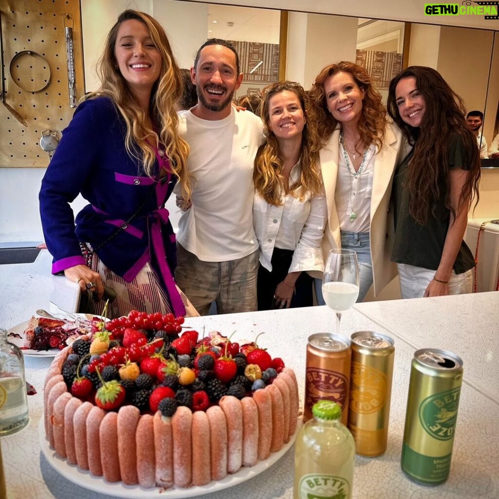 Blake Lively Instagram - @cedricgrolet You should’ve made your bakery nut free if you didn’t want me to drive you nuts. 😵‍💫🤭 Love you buddy. I had the time of my life. Glad I could bring the @bettybuzz & @bettybooze to make up for the chaos Chef🥂 🎂