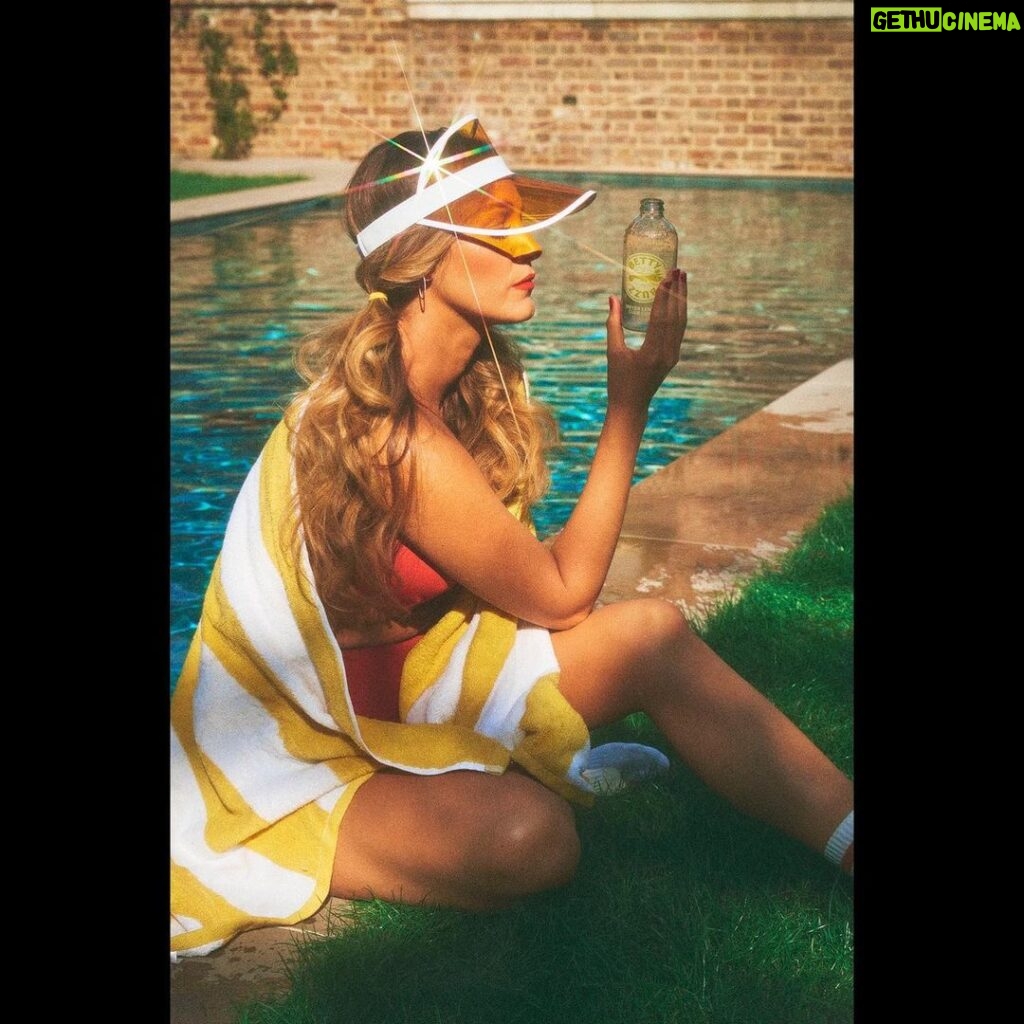 Blake Lively Instagram - 💛 Meyer Lemon @bettybuzz 💛 so thirsty