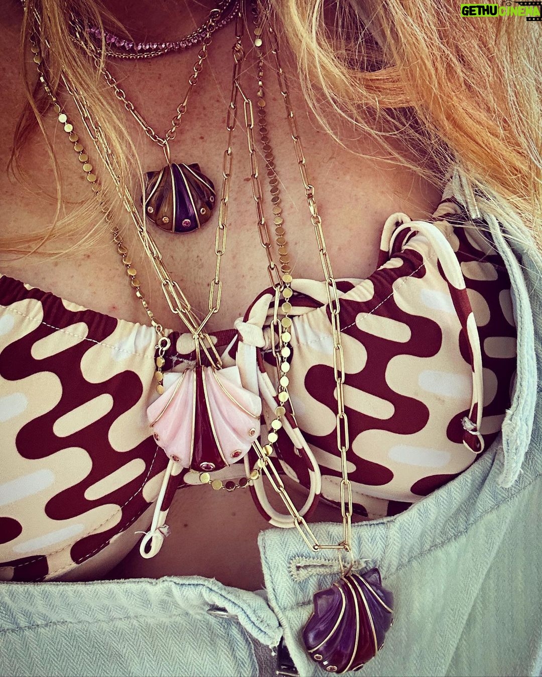 Blake Lively - 5.4 Million Likes - she sells seashells down by the seashore