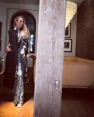 Blake Lively Instagram - Let’s take it back to the “night before” party. A little hint of things to come🗽 thanks to @thombrowne Yes I took these on a self timer bc everyone was asleep when I got home at 9. Sorry outfit. You deserved better.