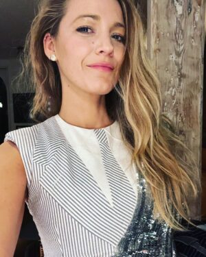 Blake Lively Instagram - Let’s take it back to the “night before” party. A little hint of things to come🗽 thanks to @thombrowne Yes I took these on a self timer bc everyone was asleep when I got home at 9. Sorry outfit. You deserved better.