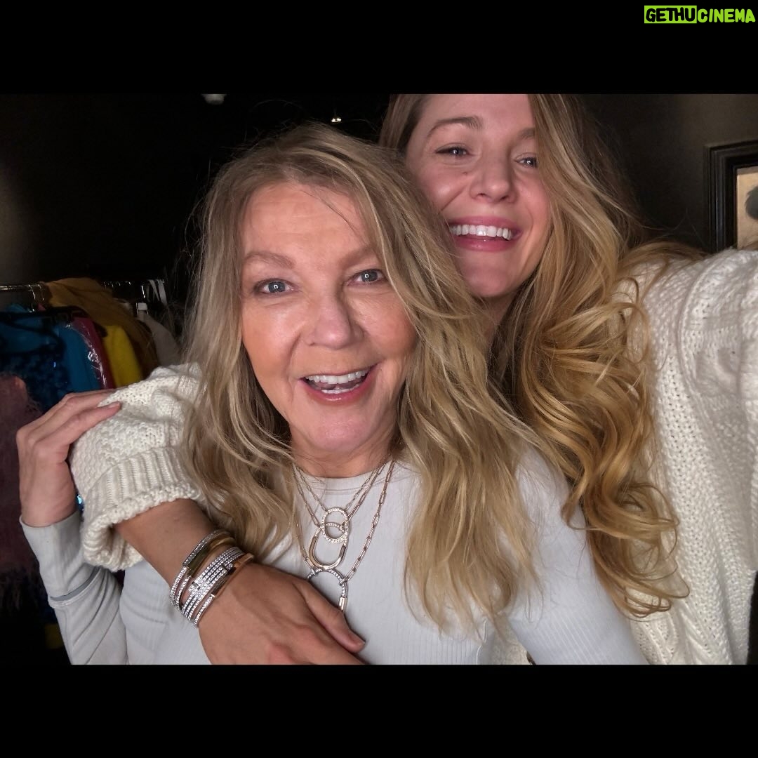 Blake Lively Instagram - I would like to replace the term “hoarder” in favor of “maximalist”. It makes me feel better. Wonder where I get it from… Me: mom come take a pic for Tiffany with me. Which necklace do you want to wear? Mom: All of them. Me: no. pick your favorite Mom: ALL of them. Turn on The Makeup Light. …the woman wins. Every time. #LockWithLove @tiffanyandco