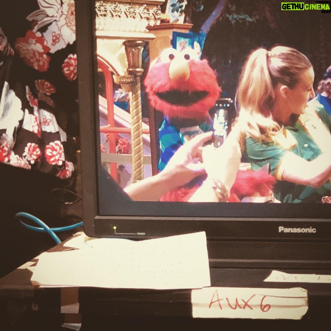 Blake Lively Instagram - @sesamestreet season 49 AIRS TONIGHT at 7pm ET๐ on HBO. Thank you @sesamestreet for ALL you do โฅ๏ธ๐๐๐๐งกโค๏ธ๐๐๐๐โค๏ธ