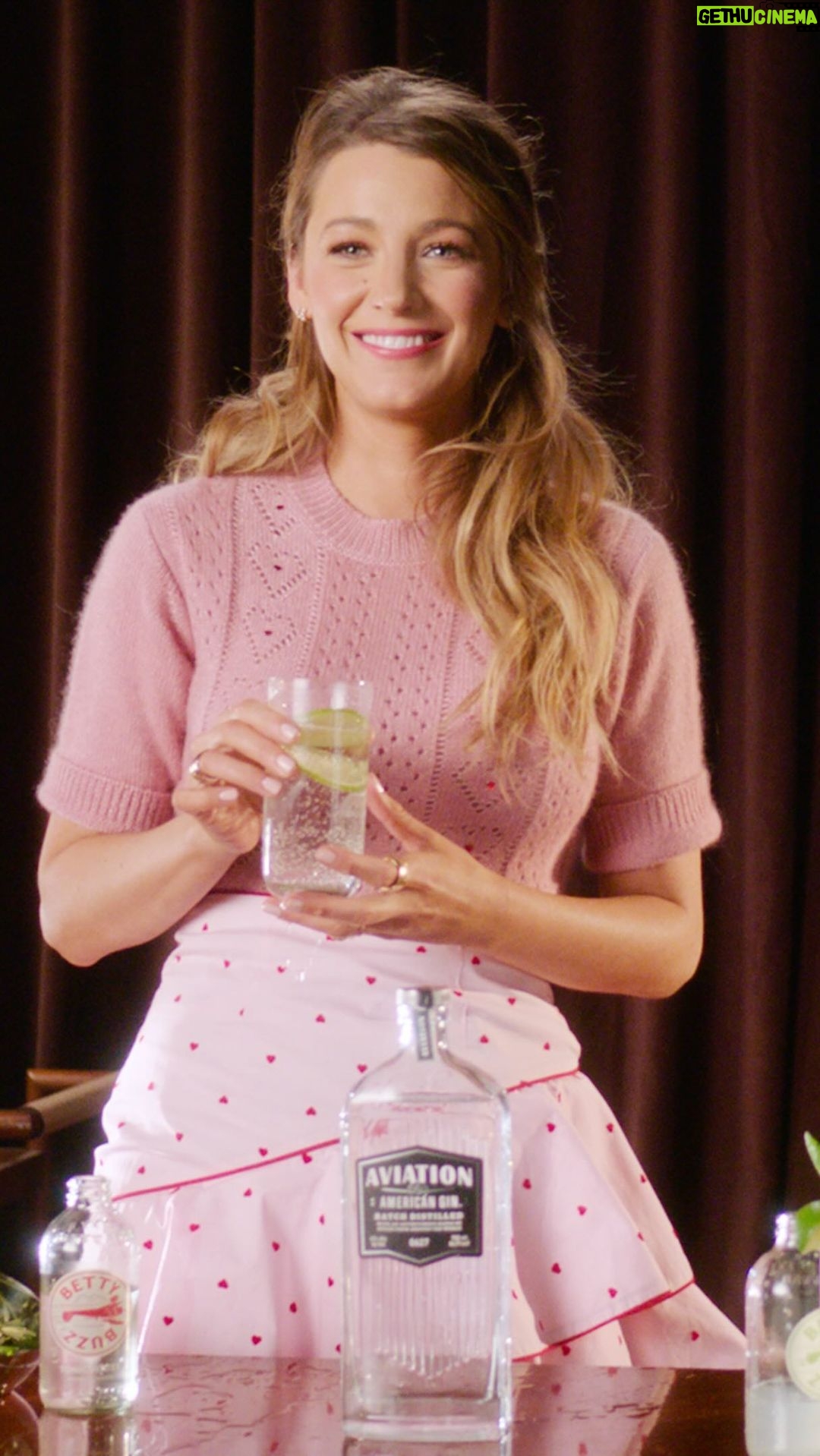 Blake Lively Instagram - …but I draw the line at tailcocks and tailmocks @bettybuzz
