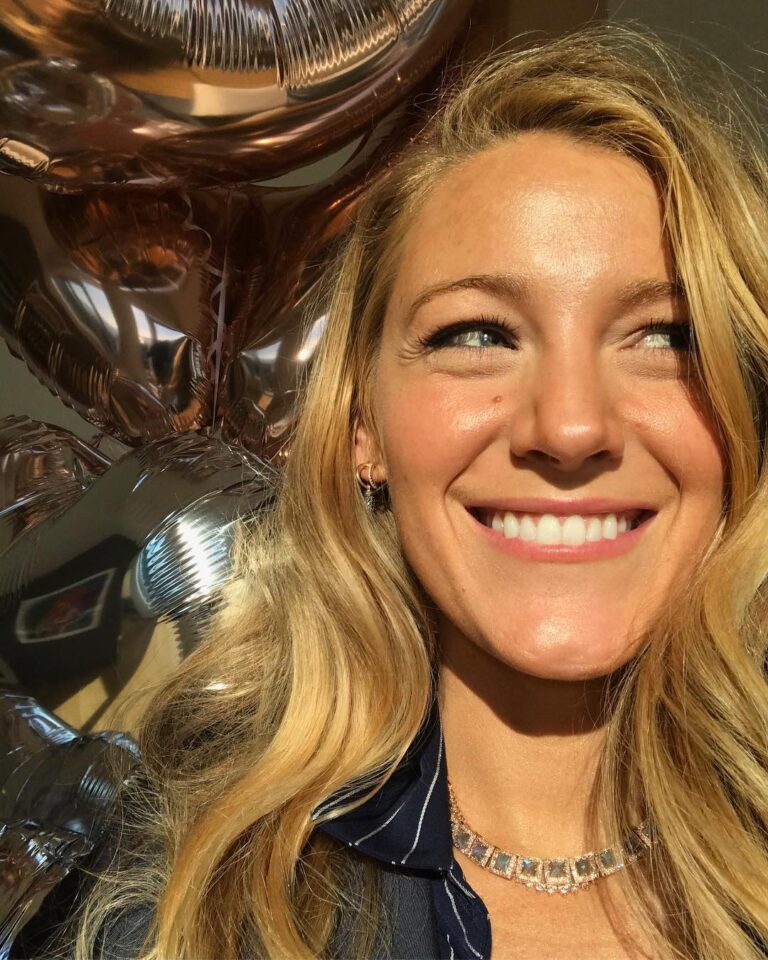 Blake Lively Instagram - Ummm. Thank you @jacquieaiche 😱😍😱 holy cow!! 💎🐄💎 (and thank you sis @robynlively for the balloons!) I'm totally gonna lie and tell everyone I'm turning 30 every week.