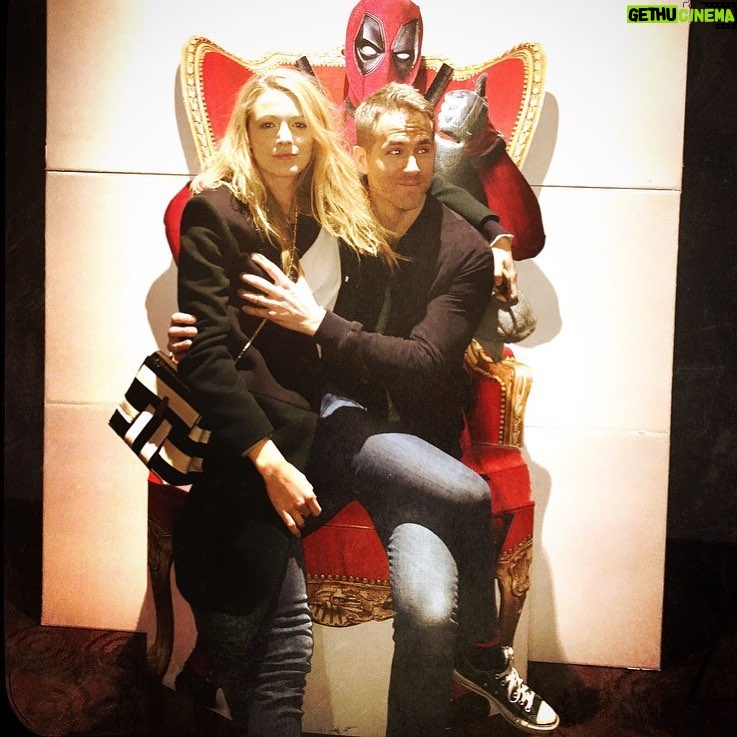 Blake Lively Instagram - Two Deadpools, one cup. Your turn #đđŠL