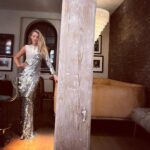 Blake Lively Instagram - Let’s take it back to the “night before” party. A little hint of things to come🗽 thanks to @thombrowne Yes I took these on a self timer bc everyone was asleep when I got home at 9. Sorry outfit. You deserved better.