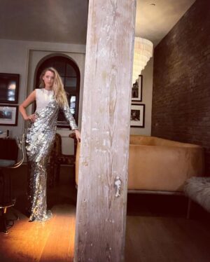 Blake Lively Instagram - Let’s take it back to the “night before” party. A little hint of things to come🗽 thanks to @thombrowne Yes I took these on a self timer bc everyone was asleep when I got home at 9. Sorry outfit. You deserved better.