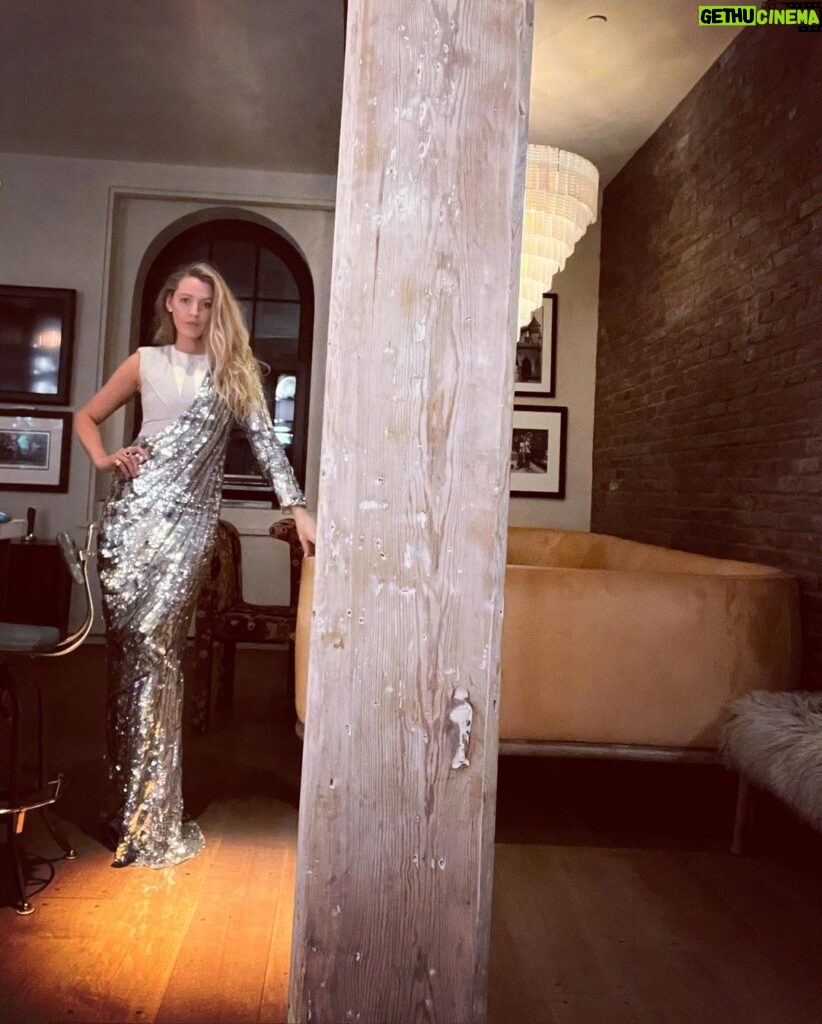 Blake Lively Instagram - Let’s take it back to the “night before” party. A little hint of things to come🗽 thanks to @thombrowne Yes I took these on a self timer bc everyone was asleep when I got home at 9. Sorry outfit. You deserved better.