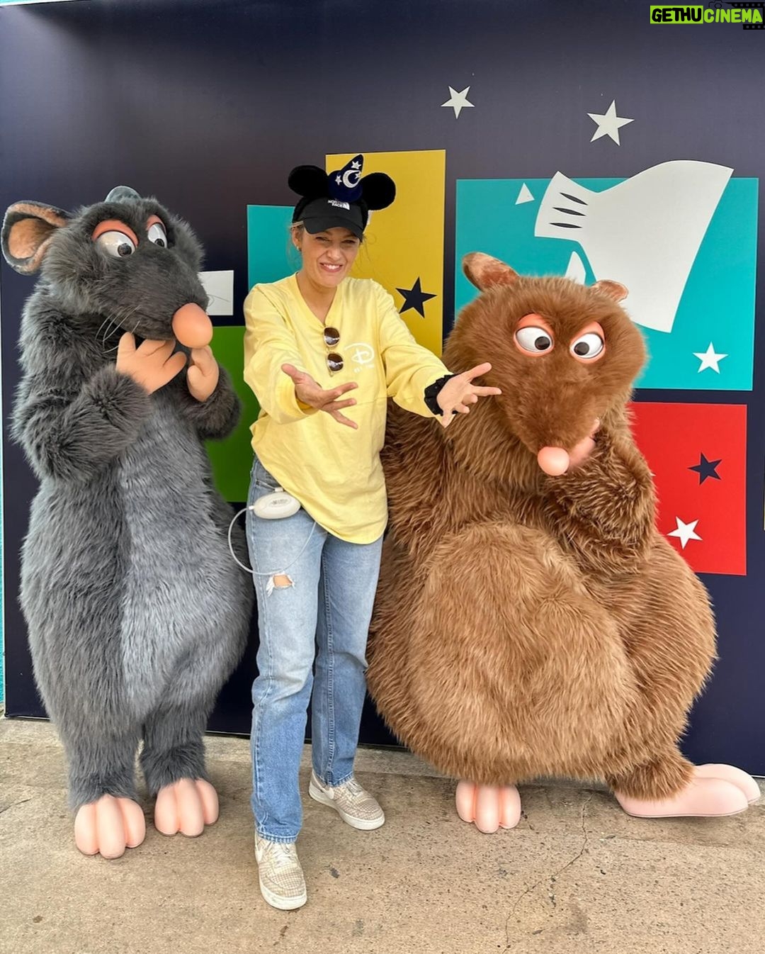 Blake Lively Instagram - 2023 Highlights: pumping at @disneylandparis 🥛 Cheers Remy