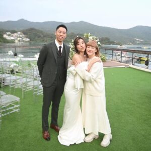 Bonnie Wong Instagram - 兩天Elsie Alfred結婚大典圓滿完成🧡
呢個星期攰到我希望今次係我嘅姊妹收爐之作😂
但望返啲相有愛又開心 值得嘅❤️‍🔥
祝曹生曹太繼續恩愛 繼續打鬧
得閒生返契仔/女俾我玩吓 
我會好樂意做單身富契媽角色🤝🏻😂

今次發生咗好多難忘事 好想快啲開咪講🤣
只係可以講我個人__到一個點係
我都唔知點解自己
可以碌吓碌吓碌到嚟三十歲？🫠
Anyways 下個post會post吓大家啲黑圖 就咁☺️ 

圖一 #曹生曹太嘈小姐
圖二 #我坐你隔籬像對孖公仔報喜
圖三 #原來飲咗酒好易喊 
圖四 #細佬俾家姐隊冧了 
圖五 #夜更Favourite 
圖六 #BadGirl佬與GoodWomen
圖七 #因為做舞台劇入面嘅好姊妹而真實都變咗好姊妹嘅有趣緣份
圖八 #家庭照
圖九 #非常打得嘅姊妹團
圖十 #歡迎光臨婚姻的世界