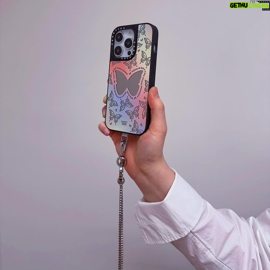 Bonnie Wong Instagram - 我的手機哲學：與其買新電話，不如買個新嘅CASETiFY手機殼，好好保護部電話，咁就唔使買電話啦😂 咁啱撞正 CASETiFY 全年最勁優惠！由今日去到11月13日最高有7折! 平時好少做特價㗎，今次一定要買齊所有心頭好🥳 用埋我嘅獨家Promo code 仲有額外優惠添! 獨家Promo code1️⃣: JENG10 買指定聯乘系列即享 9折 限時優惠: 7 Nov - 10 Nov 獨家Promo code2️⃣: JENG50 買3件或以上產品即享7折兼送 $50 優惠券於下次購物使用 限時優惠: 7 Nov - 13 Nov 記得俾錢時要Login/登記會員，CASETiFY 會在大約20工作天內email $50 Voucher俾你! 如果要用哂2個codes 記得要分2張單就可以用啦！ 我嘅心頭好就係 Impact Ring Stand Case 強悍防摔支架手機殼 Mirror Case 鏡面手機殼！MagSafe 兼容，方便易用！靈活相機環支架，自由調整角度，想睇片定自拍都隨心可以調節角度🥰相機環加高更保護鏡頭受到撞擊添！仲有可愛嘅爆蛋蛋磁吸支架同埋手機背帶方便生活日常！ #CASETiFYHK #1111Sale #singlesday