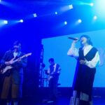 Bonnie Wong Instagram - 感謝 @yeahsband 咁大膽搵我哋做暖場嘉賓 情緒內耗一整天後 唱完三首歌我已經四肢無力 令我更加佩服YEAHS唱足成晚 多謝虎牙隊長 梁子carry 仲有阿檸陪住 加埋成隊 @btnebtnebtne 撐住 我先冇喺台上面腳軟 仲要多謝偽經理人 EL姐大量emotional support🧡 @elsie_lui 真經理人團隊 乜都support 化妝師 @carmencmakeup_cc 都要情緒支援 髮型師 @zenkizen0401 純搞笑 飛機靚相support @kongvenus 多謝膠戰family 👌🏻我話唱兩首咋 都照嚟捧場 係咪痴線㗎你哋 多謝美華氏靚衫 @midwestvintage 超多謝排舞師 @mannsze （梁子又話chill 住跳點知佢原來跳到咁大力😂） 仲有903兄弟姊妹🥹 琴晚一撻落床就瞓到斷片 今朝瞓醒先醒起：今晚仲有一場？！😂😂😂😂😂😂😂 OK 我今晚跳得大力啲