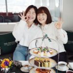 Bonnie Wong Instagram - 不太擅長plan行程，我連管理自己日程都丟三落四，所以今次順利舉行《兩日一夜三張嘢》活動，我本人也感到震驚！雖然計劃行程的確有壓力，又極心急提早半個月送禮物，但搞完一大輪後就想通：其實我哋兩個痴埋一齊做咩都冇乜所謂啦，反正都係會好開心🧡 一個好姊妹，二日一夜，三張嘢的優雅，what more do I need? 但願你三十歲，把想做的事一一實行，也睜大眼睛，看清自己有多美☺️