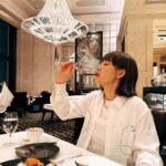 Bonnie Wong Instagram - 不太擅長plan行程，我連管理自己日程都丟三落四，所以今次順利舉行《兩日一夜三張嘢》活動，我本人也感到震驚！雖然計劃行程的確有壓力，又極心急提早半個月送禮物，但搞完一大輪後就想通：其實我哋兩個痴埋一齊做咩都冇乜所謂啦，反正都係會好開心🧡 一個好姊妹，二日一夜，三張嘢的優雅，what more do I need? 但願你三十歲，把想做的事一一實行，也睜大眼睛，看清自己有多美☺️