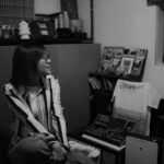 Bonnie Wong Instagram - 無錯，虎牙即將出歌。 由創作到錄歌再到拍MV，成單嘢認真到自己都驚，主要係驚自己__。你知啦，因為自資出歌而變成indie歌手，定係因為自資出歌而變成慈善晚會啲疊水主席，從來只係一線之差。亦都因為咁，原本上年要做嘅歌，一直拖延至今年，等到阿占問我同梁子做唔做演唱會暖場嘉賓，先真係破釜沉舟開始做。（其實老爺真係好大膽） 咁點解突然之間又衝破到心理關口？可能係因為我諗通咗，做主席其實都冇乜唔好。有人賺錢去買樓，有人賺錢去旅行，有人賺錢養妻活兒。啲錢用嚟做乜，從來唔係重點。對我嚟講，賺錢從來目的只有一個，就係讓自己有本錢做自己喜歡嘅事。開咖啡店如是，做虎牙亦如是。說到底，我只係想開心。 如果想開心，為甚麼需要等？如果想開心，都要顧慮呢個世界點睇我，都未免活得太有偶包了吧。可能結果係好__，但我諗到我死嗰日望返轉頭，我都會好慶幸自己曾經咁盡心盡力去活過，開心過。 玩得嚟又不失認真，就係虎牙🐯🦷 謝謝你哋一齊玩 @leunggchi @elsie_lui @teddyfanguitar @wwcherman @kongvenus ( and thank you for your 靚相！）