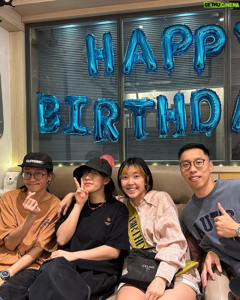 Bonnie Wong Instagram - Some adorable moments🥹✨ One day daughter One life daughter 👨‍👧‍👧 You un ng understand ah? 🥰🔥 Thank you for being such a good daddy and producer! Love you @hojiho 🚬 All the best la! 🔥