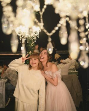 Bonnie Wong Instagram - 酒量麻麻，兩杯落肚已經好眼瞓
幾wing都好，有一句真，我愛你 @elsie_lui 
🧡