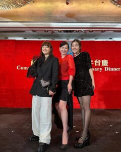 Bonnie Wong Instagram - Shine bright like a diamond💎 ✨ 今年台慶好bling bling💫 第一次有好姊妹同我一齊化妝整頭再去台慶 好有gossip girl嘅既視感（？）☺️ 玩得好盡興🤘🏻開心嘅晚上呀～ 商台Happy Birthday 🫶🏻 今晚最驚喜係有前輩拎60年長期服務獎 用把聲陪伴大家60年❤️好浪漫 嗯 電台就是如此浪漫🫶🏻 Makeup @carmencmakeup_cc Hair @zenkizen0401