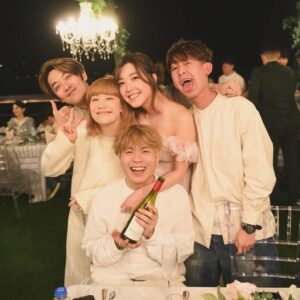 Bonnie Wong Instagram - 兩天Elsie Alfred結婚大典圓滿完成🧡
呢個星期攰到我希望今次係我嘅姊妹收爐之作😂
但望返啲相有愛又開心 值得嘅❤️‍🔥
祝曹生曹太繼續恩愛 繼續打鬧
得閒生返契仔/女俾我玩吓 
我會好樂意做單身富契媽角色🤝🏻😂

今次發生咗好多難忘事 好想快啲開咪講🤣
只係可以講我個人__到一個點係
我都唔知點解自己
可以碌吓碌吓碌到嚟三十歲？🫠
Anyways 下個post會post吓大家啲黑圖 就咁☺️ 

圖一 #曹生曹太嘈小姐
圖二 #我坐你隔籬像對孖公仔報喜
圖三 #原來飲咗酒好易喊 
圖四 #細佬俾家姐隊冧了 
圖五 #夜更Favourite 
圖六 #BadGirl佬與GoodWomen
圖七 #因為做舞台劇入面嘅好姊妹而真實都變咗好姊妹嘅有趣緣份
圖八 #家庭照
圖九 #非常打得嘅姊妹團
圖十 #歡迎光臨婚姻的世界