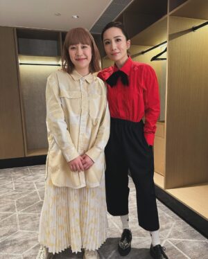Bonnie Wong Instagram - 軒公 預祝你生日快樂❤️‍🔥😎 @hinscheung 

生日收禮物聽得多
生日派咁多禮物嘅 你應該係第一個😂
超豪華舞台佈置加埋禮物
再送埋首新會歌俾大家
咁有心嘅偶像 邊度搵？❤️

好開心你邀請我做 HCFC x Hins Birthday Party嘅司儀🥳
第一次去澳門做嘢！
亦係第一次同 @paisleyhu 一齊做MC 好fun呀✌️
仲要見到成一萬個澱粉真係好震撼🔥
充滿歡樂嘅一天🧡感謝大家！

@hcfc_official
Wardrobe: @marimekkohk @marimekko @sidefamehk 
Hair Stylist: @nickienick @twotwo.hair 
Makeup Artist: @kinny921