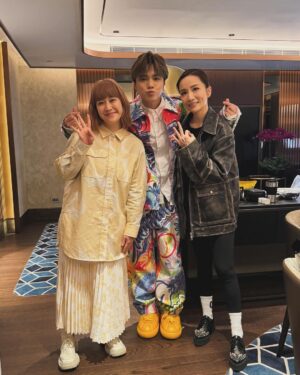 Bonnie Wong Instagram - 軒公 預祝你生日快樂❤️‍🔥😎 @hinscheung 

生日收禮物聽得多
生日派咁多禮物嘅 你應該係第一個😂
超豪華舞台佈置加埋禮物
再送埋首新會歌俾大家
咁有心嘅偶像 邊度搵？❤️

好開心你邀請我做 HCFC x Hins Birthday Party嘅司儀🥳
第一次去澳門做嘢！
亦係第一次同 @paisleyhu 一齊做MC 好fun呀✌️
仲要見到成一萬個澱粉真係好震撼🔥
充滿歡樂嘅一天🧡感謝大家！

@hcfc_official
Wardrobe: @marimekkohk @marimekko @sidefamehk 
Hair Stylist: @nickienick @twotwo.hair 
Makeup Artist: @kinny921