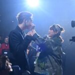 Bonnie Wong Instagram - 多謝。 今年叱咤主題係多謝，所以奴撈同急姐叫我度一part多謝男歌手，落台同大家互動嘅talk。講真，勁緊張，緊張到有晚失眠，知道再唔度好啲稿，失眠嘅狀況只會繼續惡化，於是凌晨起身諗講咩，度到朝早9點，見肚餓就叫咗個麥麥送早餐食，就係咁寫咗「癦癦送」😂 要喺男歌手身上搵唔同嘅特色去讚：Edan嘅幽默，Tyson Yoshi對MV嘅執着，軒公事事認真，光B永不言休，Jeffrey親力親為，唱片公司全力支持，當然唔少得Ian嘅用心唱作。自己寫完稿，都覺得咁多位歌手真係好厲害，佩服🙏 雖然已經綵排過好幾次，但出場前仍然緊張到六親不認😂 多謝所有同事力撐，特別多謝奴撈同急急嘅陪伴同comment，同埋Elsie全方位情緒支持，903果然是個有愛的大家庭🥰 2024年1月1號，由感恩出發 多謝你睇我，多謝你聽我 多謝你講我，多謝你唱我 Wardrobe: @yamaguest_official @chh_johnson Hair Stylist: Frankie @haircorner_official Makeup: @carmencmakeup_cc @sarah_dai_makeup Special Thanks: @leungmanlai #仲有好多合照未post #遲啲再post埋 #叱咤2023