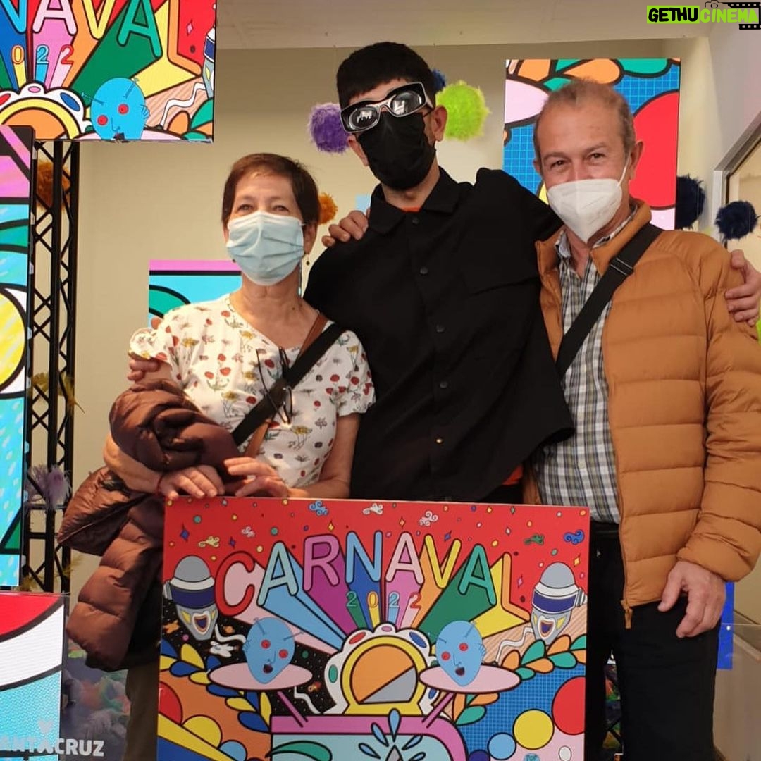 Borja Jiménez Mérida Instagram - Hoy estoy muy feliz!! 🥳 Es para mí un honor y un placer que el carnaval de mi isla tenga este año el sello del bejismo en su cartel ❤️ Se lo contaré a mis nietos!!!! @carnavaldetenerife Carnaval de Santa Cruz de Tenerife
