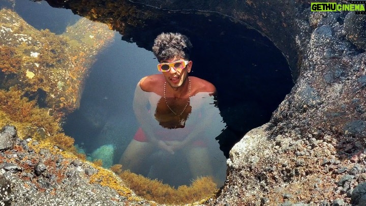 Borja Jiménez Mérida Instagram - El vídeo de ‘La Pipa del Aguacate’ fue rodado en la isla de La Palma el pasado mes de Junio. Hoy la situación con el volcán es catastrófica mucha fuerza para todo el pueblo palmero estamos con ustedes!! ❤️🇮🇨 Isla Bonita, La Palma