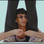 Borja Jiménez Mérida Instagram - Ya está fuera el clip de 'FARRA' con @menend 🔥🔥🔥 Link en bio Director+editor @no.jorges Stiling @gionavarre Still Photo @gradokelvin Assistant director @daviz.pht Make up @lauriigl