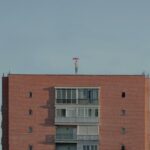 Borja Jiménez Mérida Instagram - Vivir en las nubes como el viento ☁️ Hace una semana salió el EP ‘La vida en Cholas’. Con estos cuatro temas he querido mostrar las cosas bonitas de la vida, escribir con el corazón y dejar a un lado las boberías. A la vieja usanza con cámara, trípode y fantasía he hecho los videoclips este verano mientras andaba de vacaciones y en el salón de casa al volver. Ustedes qué dicen ¿saco más cosas así o me tiro unas barracudas pa la próxima? 🤔 Gracias a todos los implicados @mabreezee @sumebeats @noelrizoguitar @808.blanco @djpimpmadfinger @inner_cut @alejandro.vdiaz @carmina90s @cachi.richi.films Espero que les haya gustado 🧡